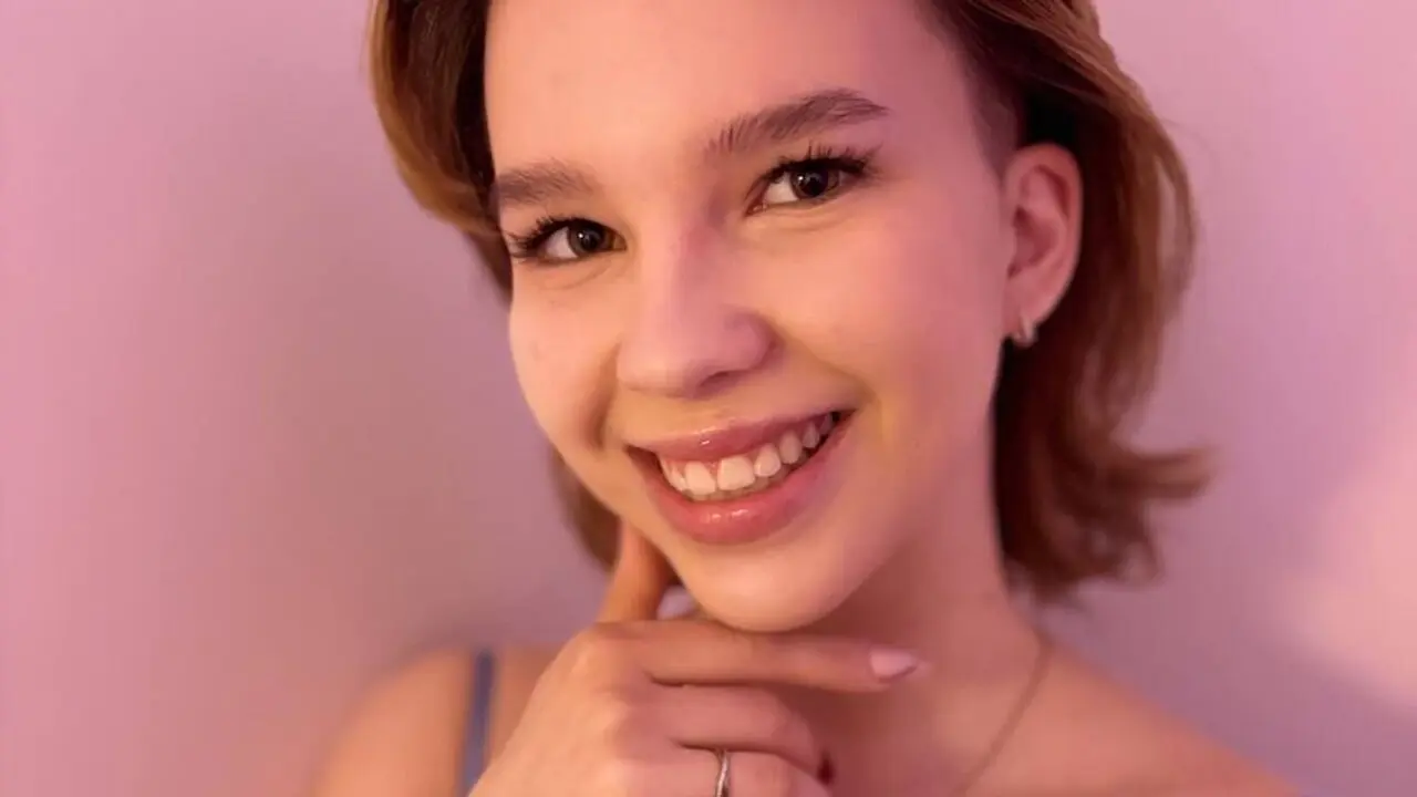 Discover AnnaElfie VIP show
