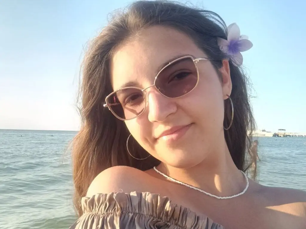 Discover AnnaRogere VIP show