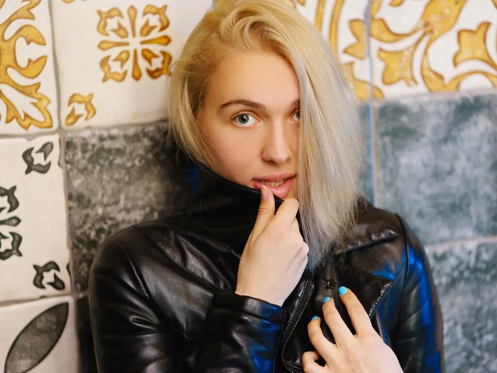 Discover BrandaRosebay VIP show