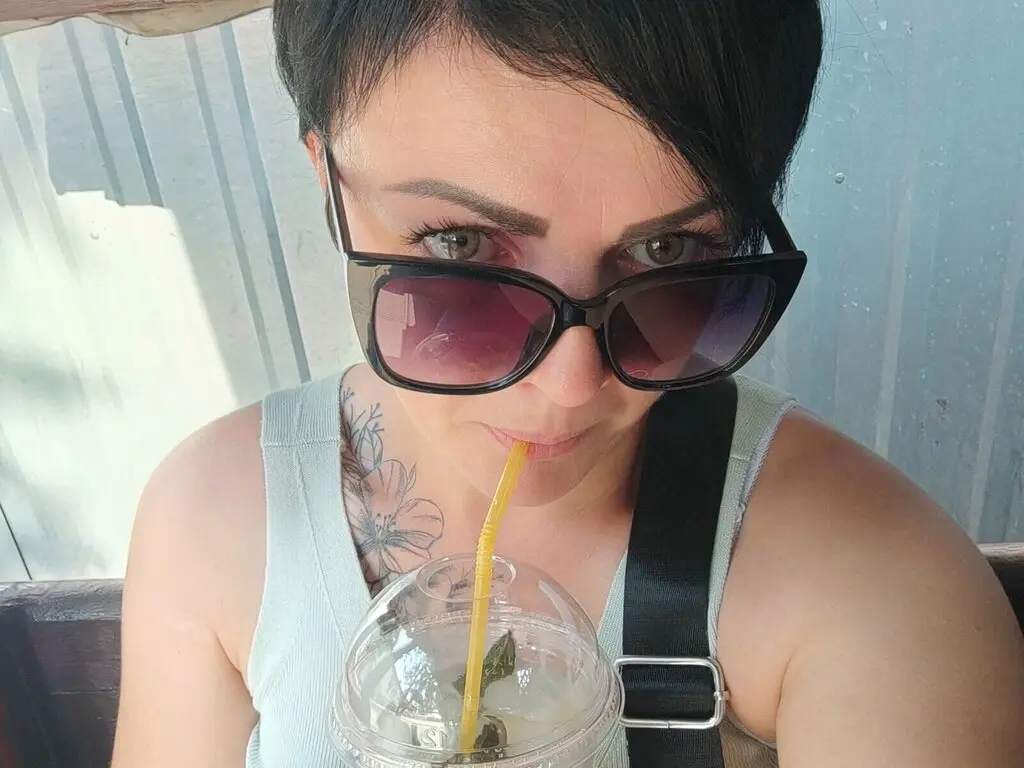 Discover CatCarlie VIP show