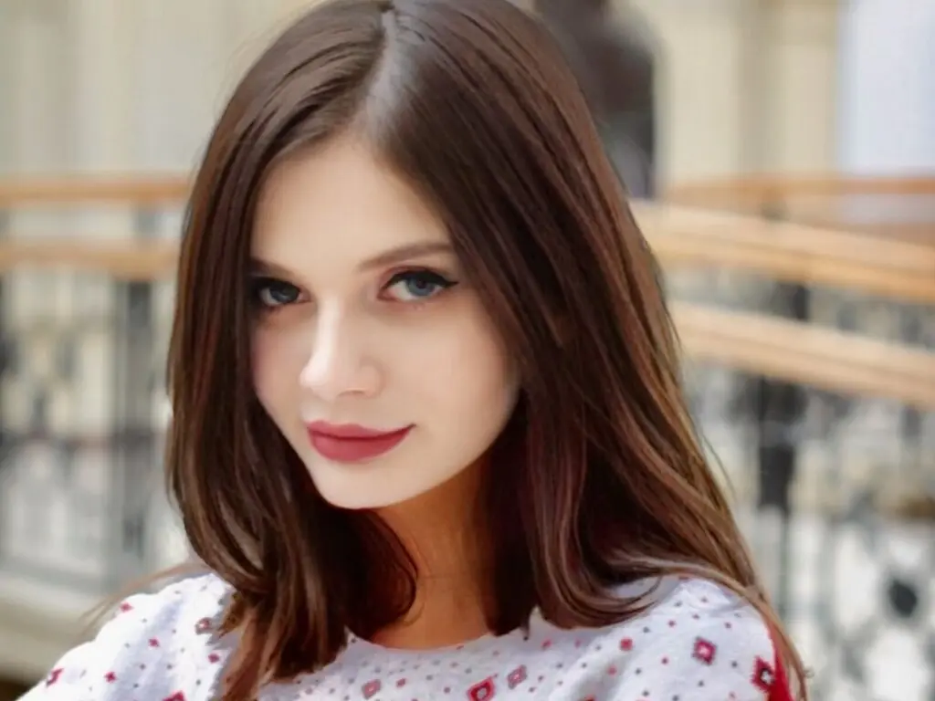 Discover EllieWalkers VIP show