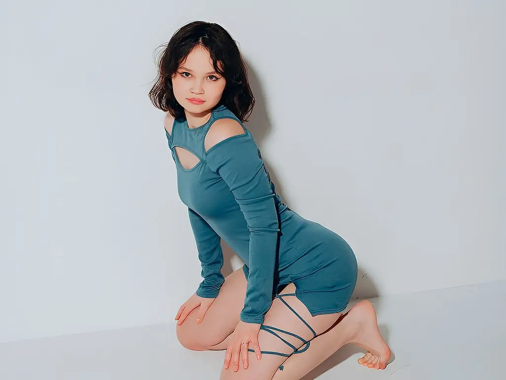 Discover EmilyChavez VIP show