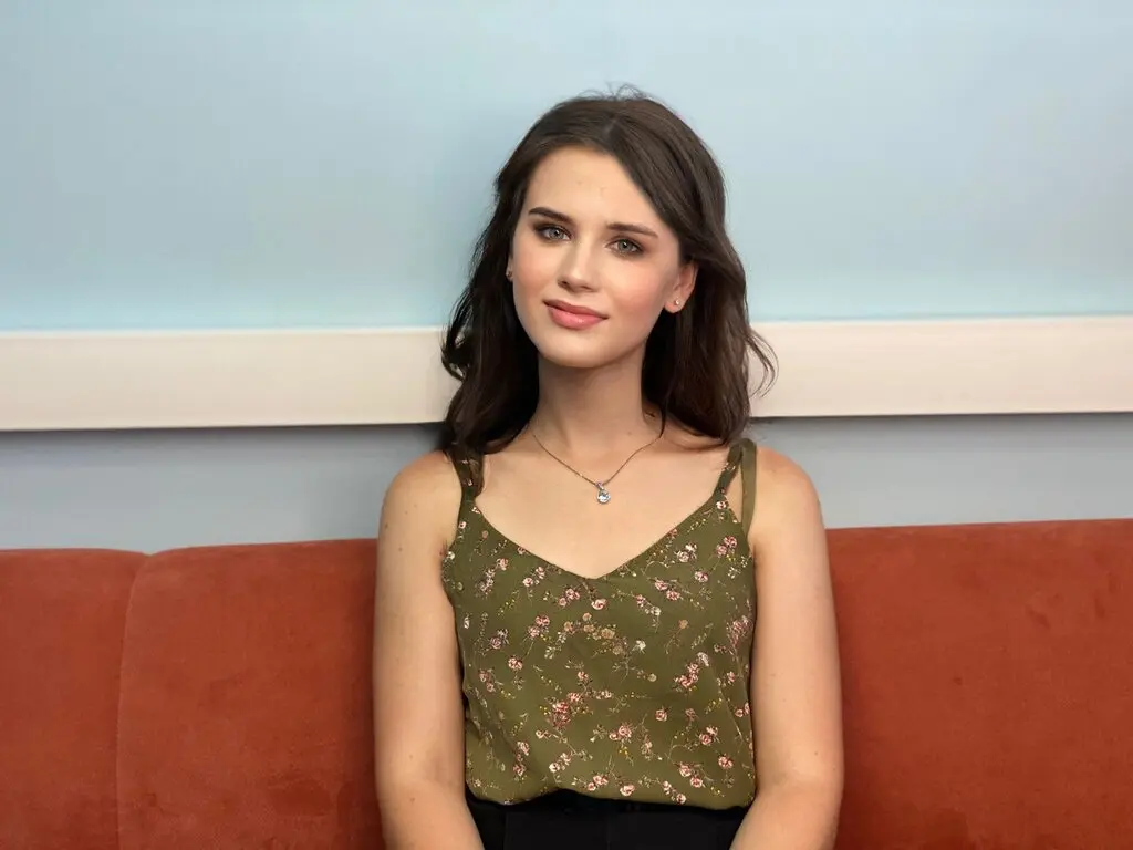 Discover EmilySnovi VIP show