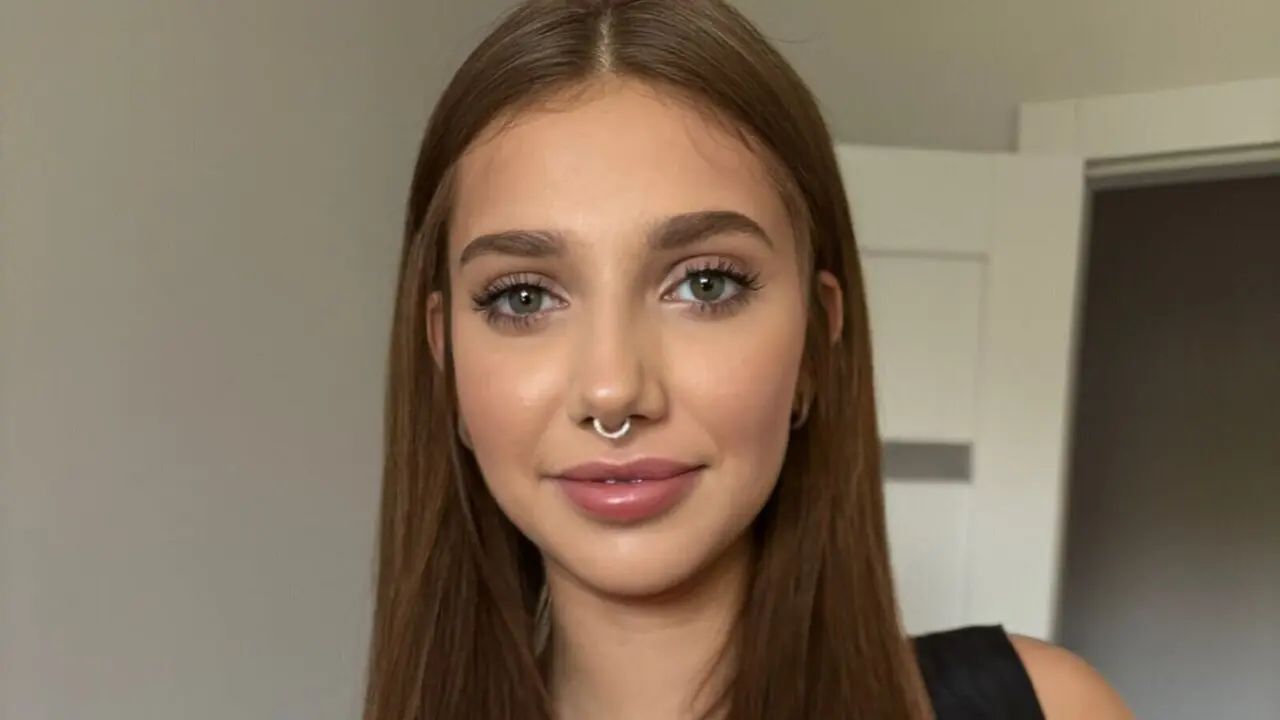 Discover EmmaWhilson VIP show