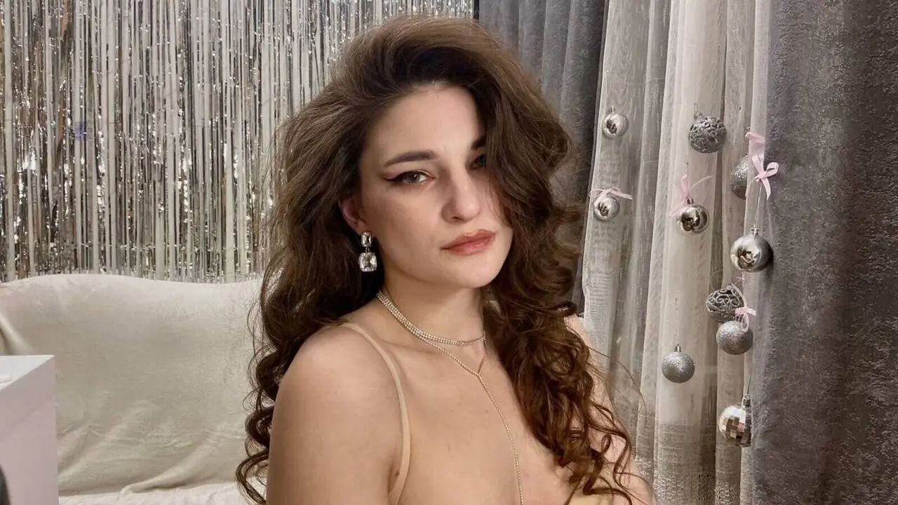 Discover HelgaMun VIP show