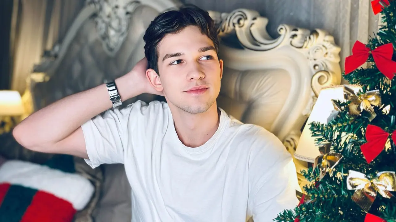 Discover JamesRaw VIP show