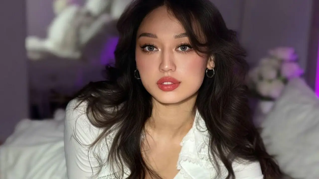 Discover JaneLark VIP show