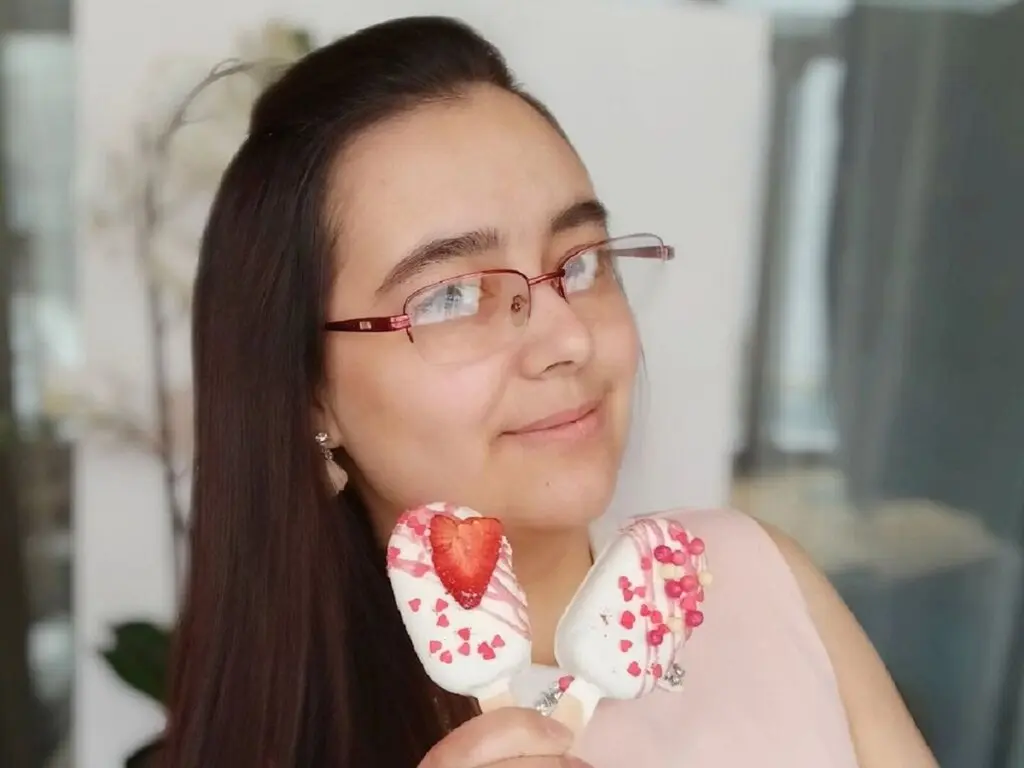 Discover JanelleCote VIP show