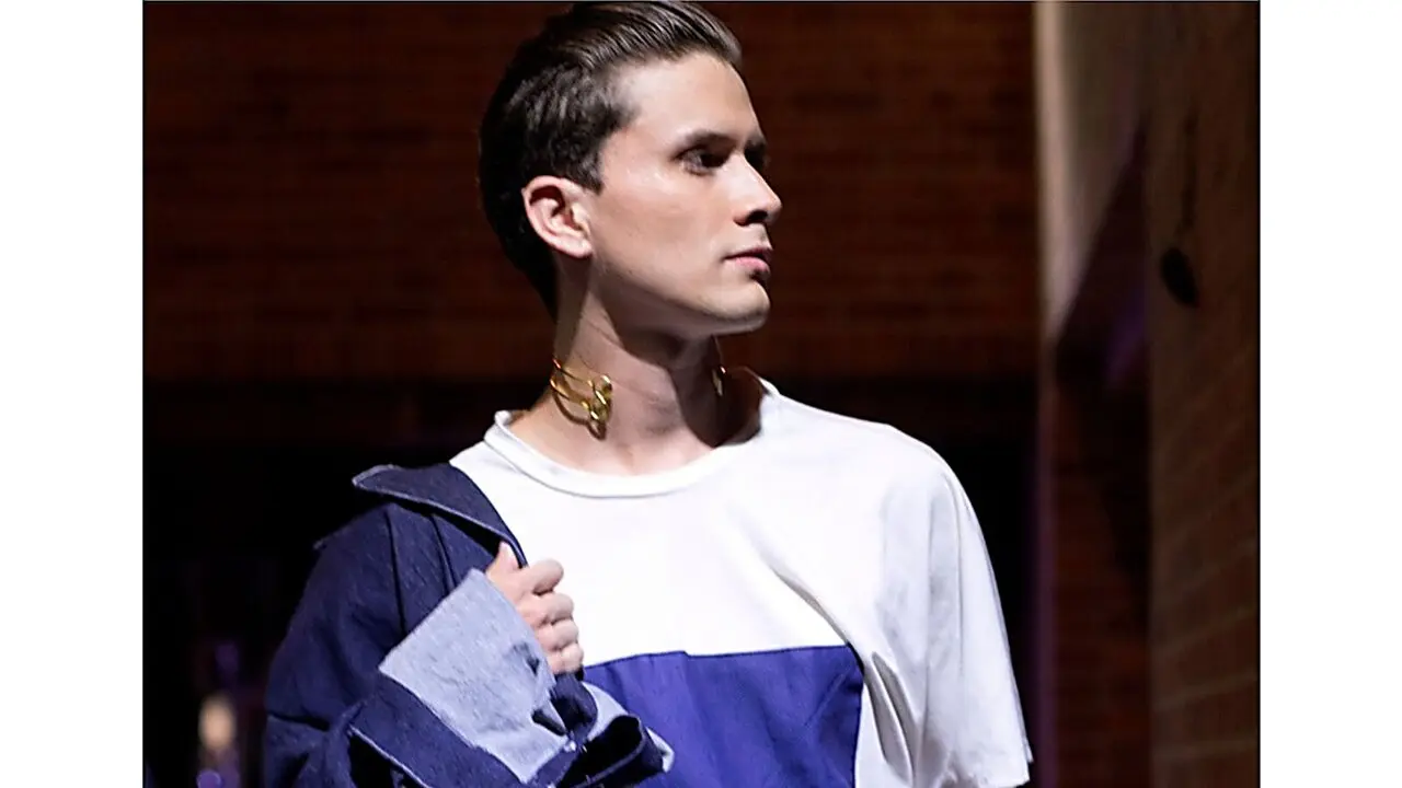 Discover JoseFox VIP show