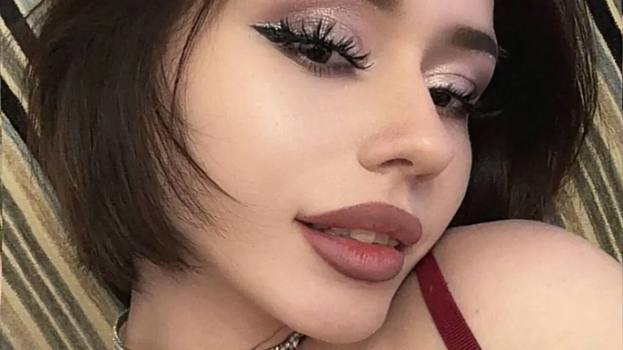 Discover KimmieMoon VIP show