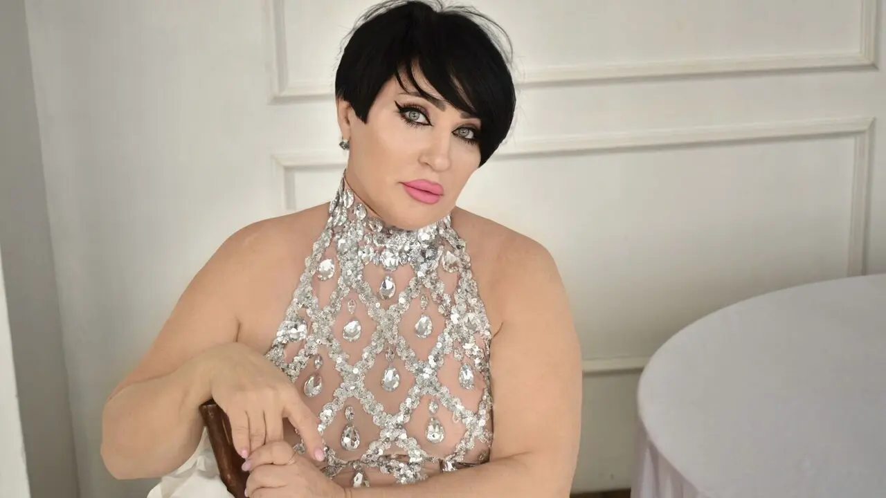 Discover KiraTempt VIP show