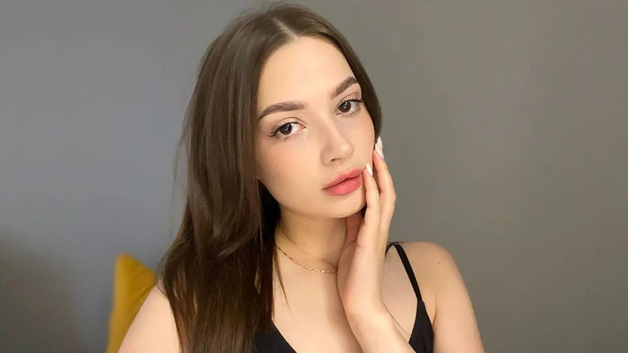 Discover KiraVair VIP show