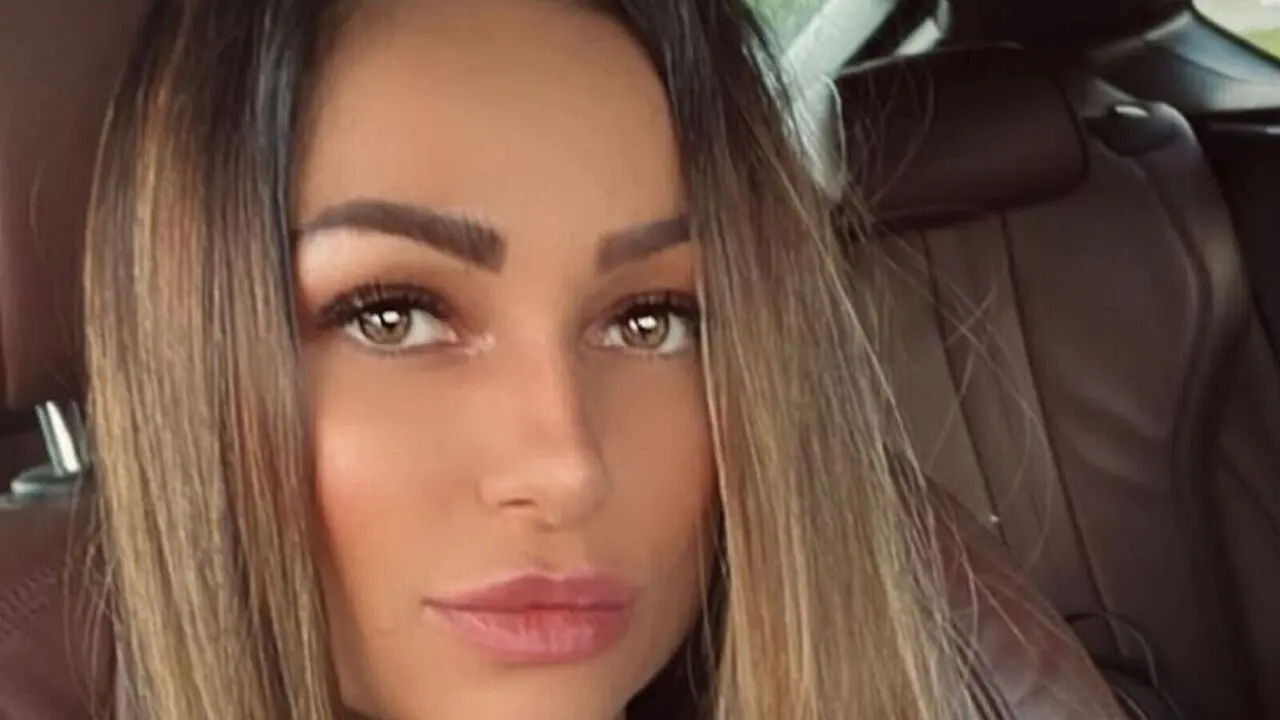 Discover KrisWillis VIP show