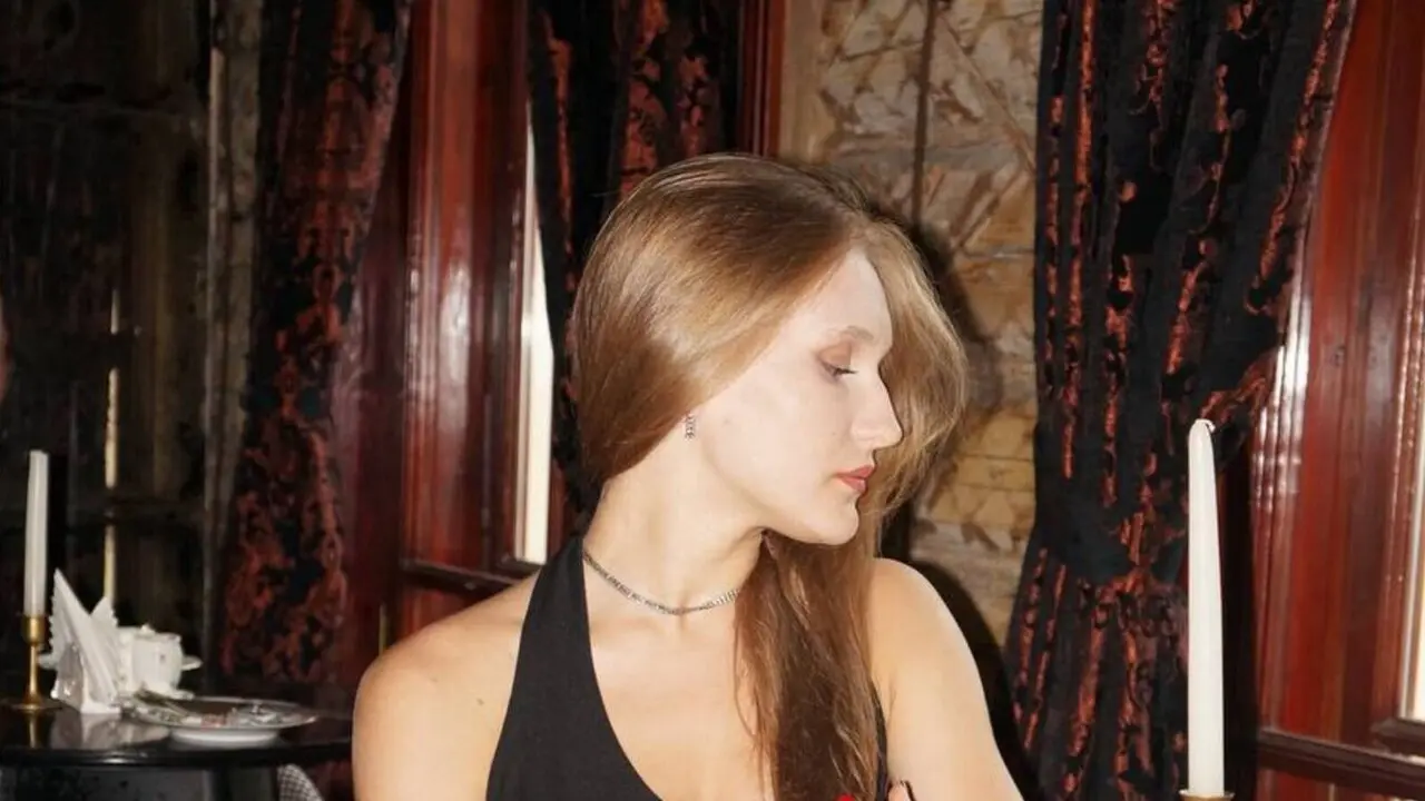 Discover LatrinaBrounson VIP show