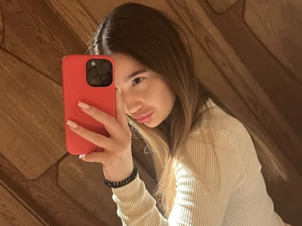 Discover LauriePerez VIP show