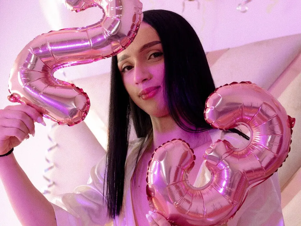 Discover LauritaGiraldo VIP show