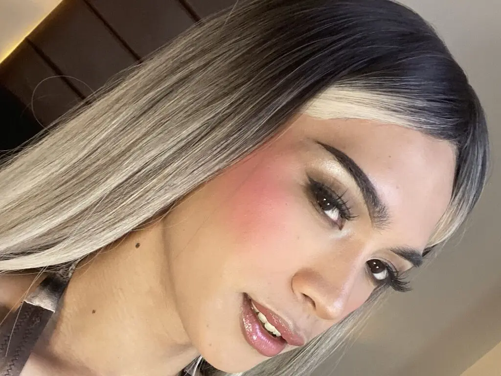 Discover LavidaLopez VIP show