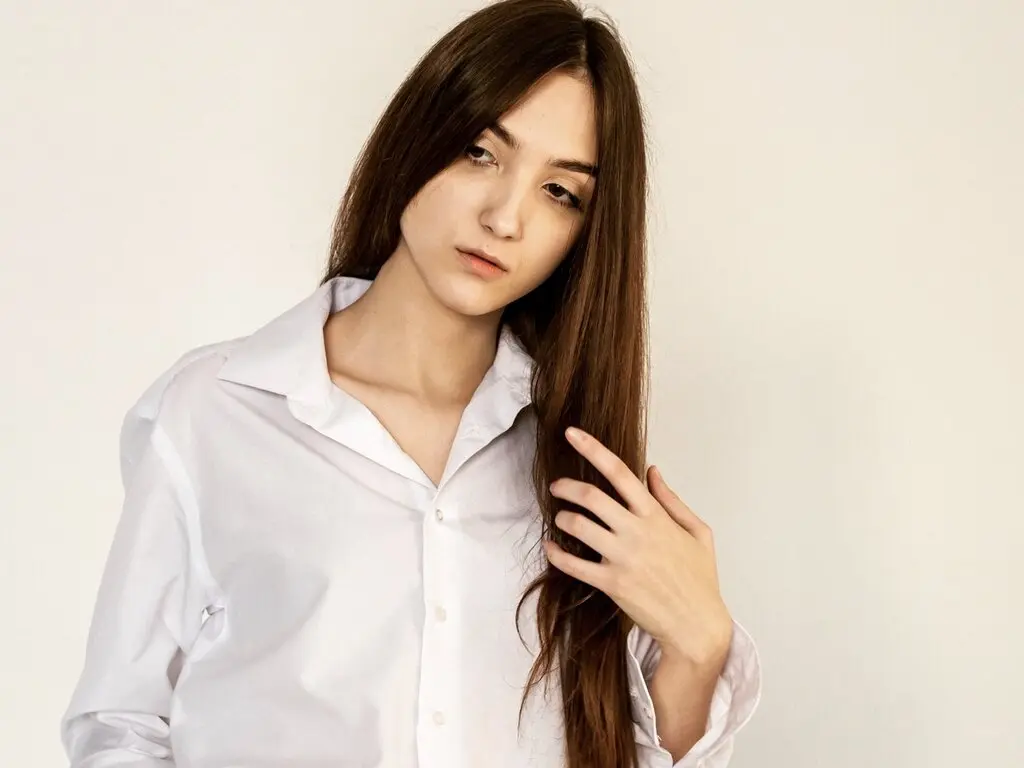 Discover LexiBenson VIP show