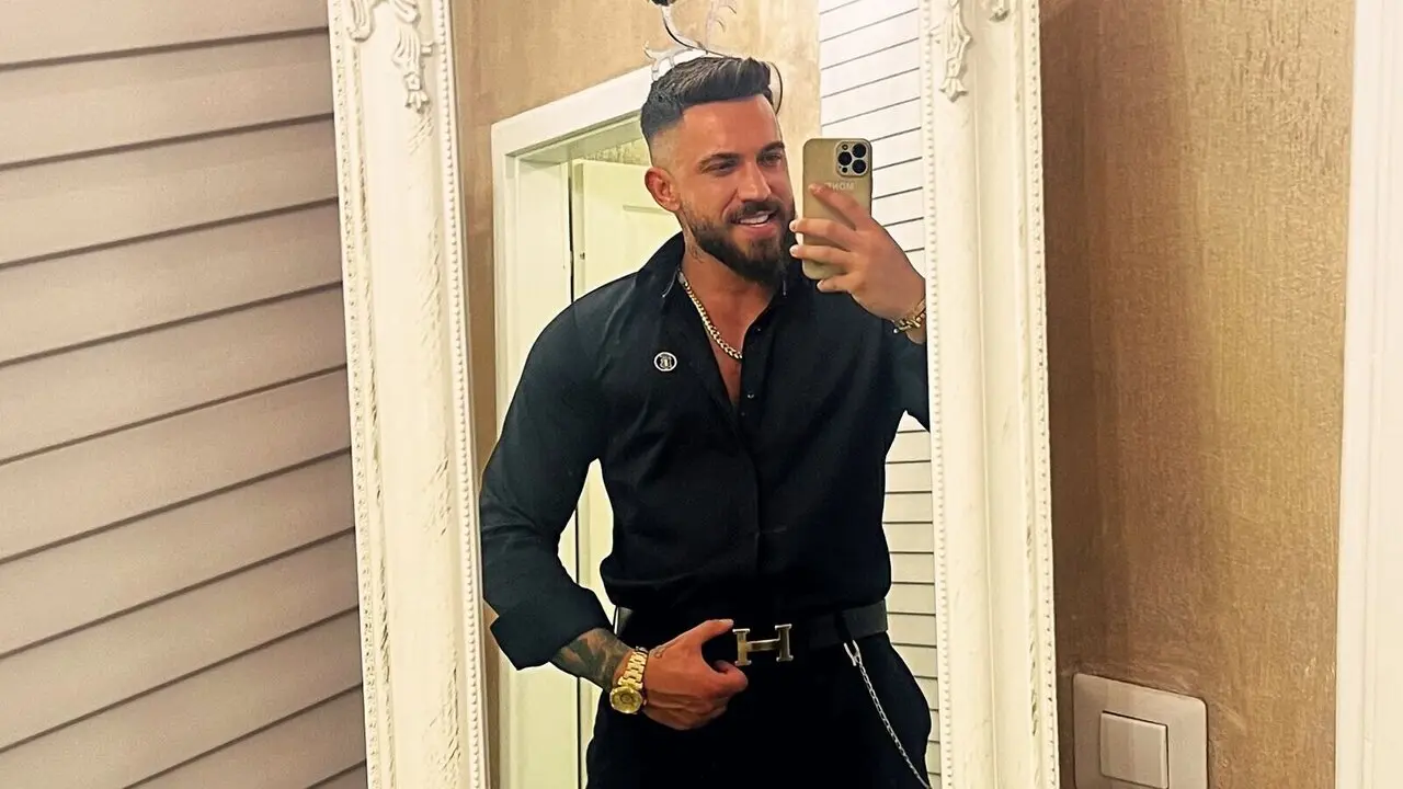 Discover MikeAdamov VIP show