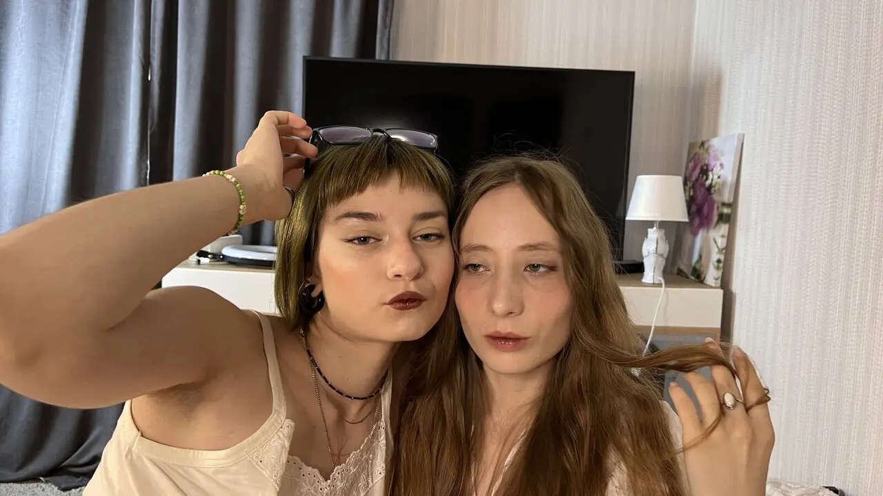 Discover NoreenAndMamie VIP show
