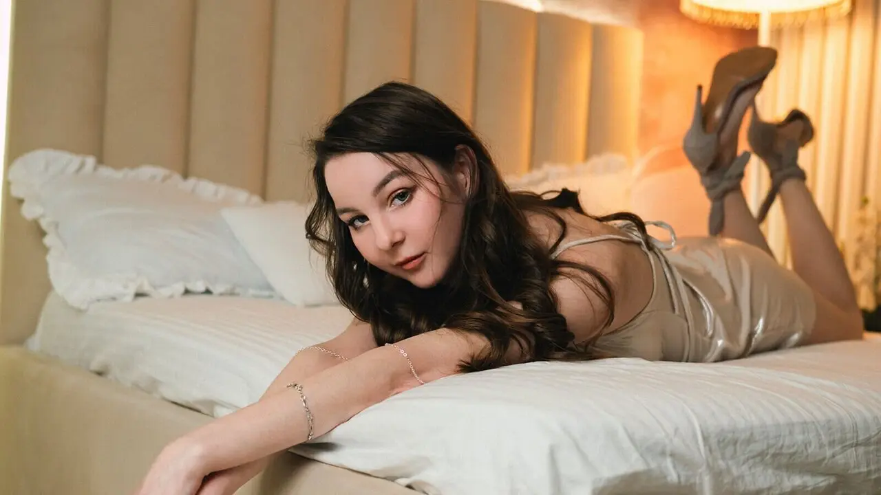 Discover PollyGlen VIP show